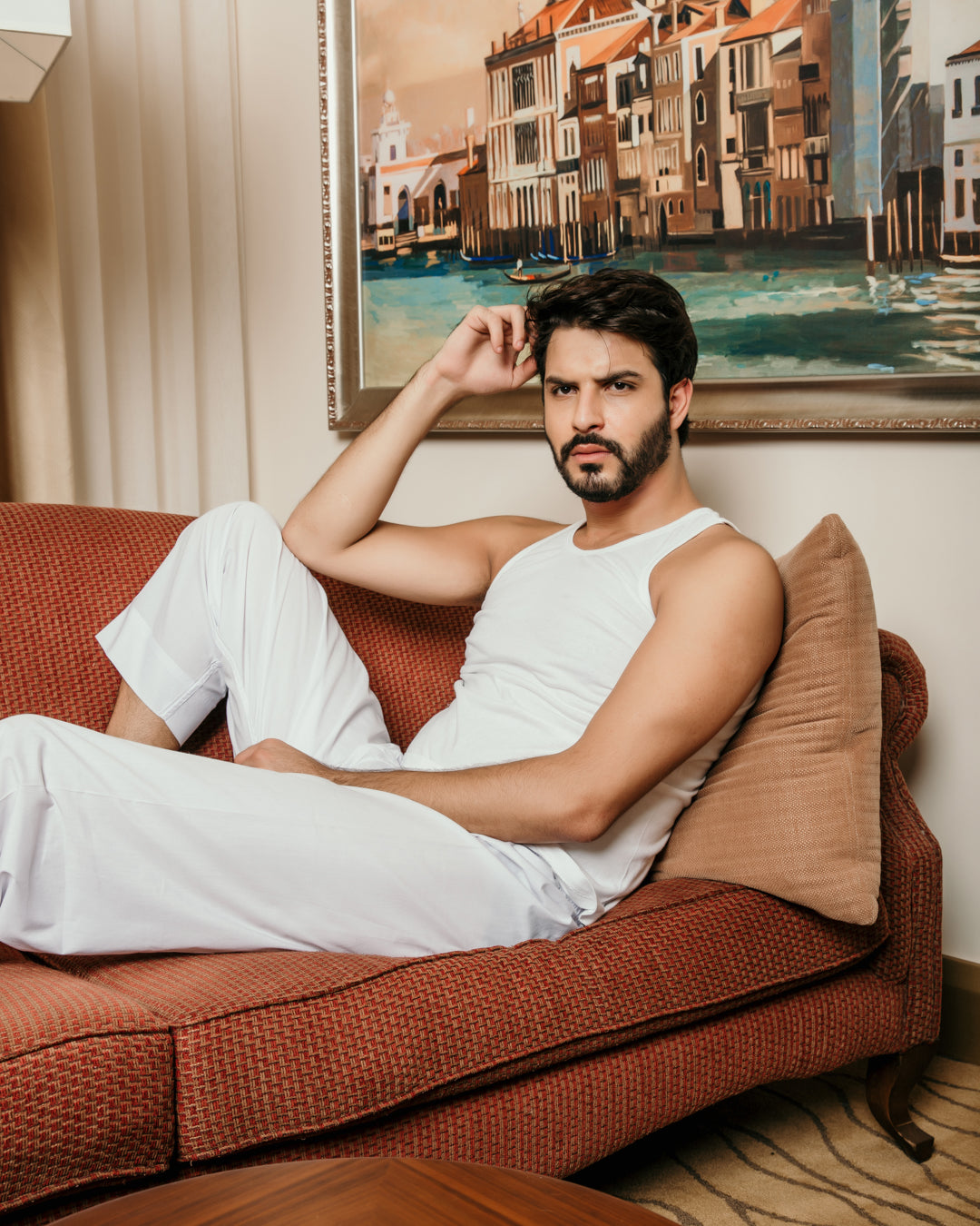 صروال وفانيلة